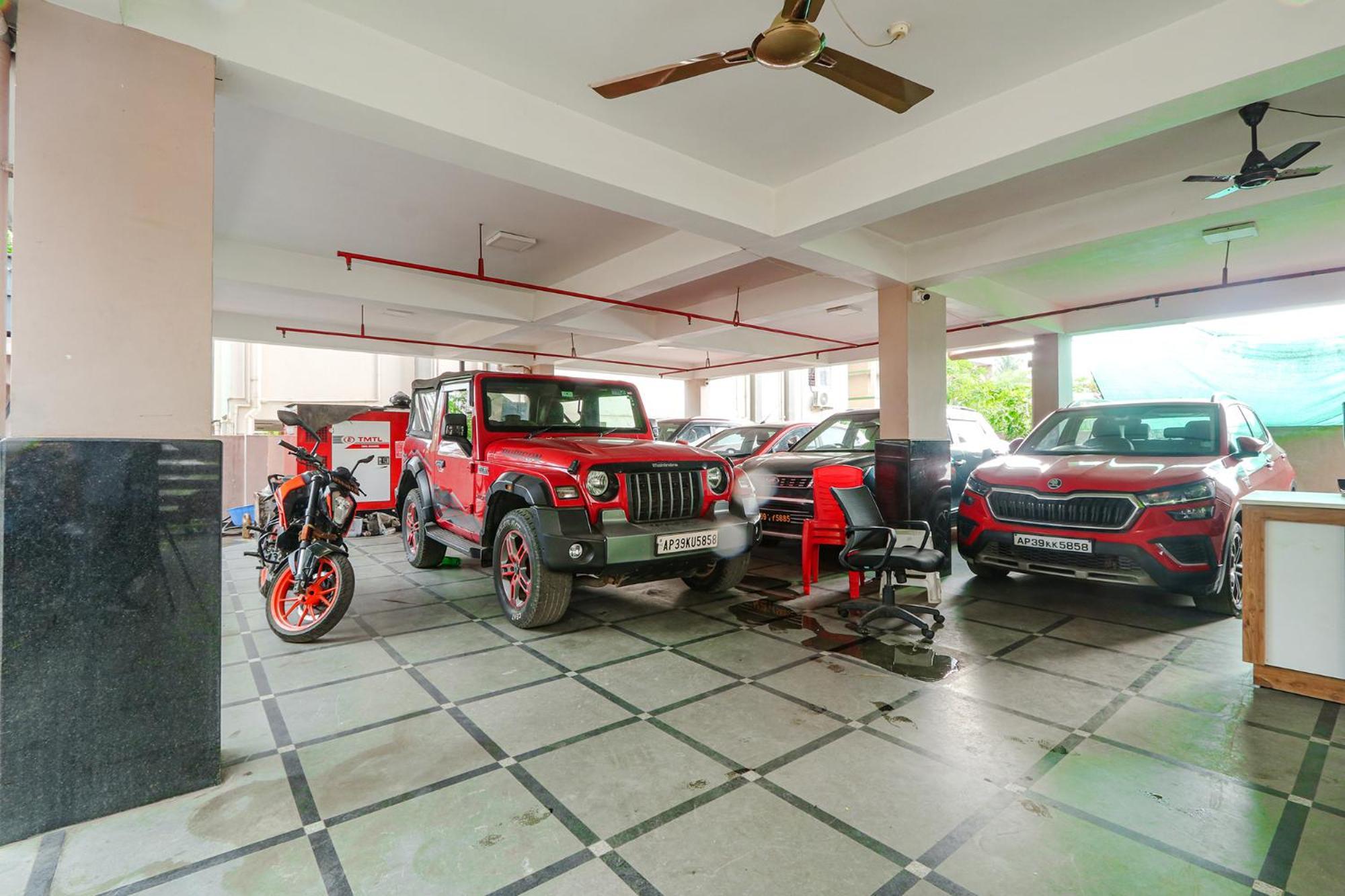 Fabhotel The Sunrise Inn - Nr Gayatri Vidya Parishad College Of Engineering ヴィシャーカパトナム エクステリア 写真